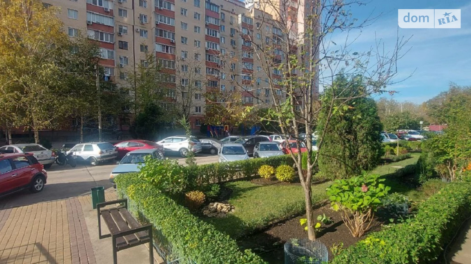 Продается 1-комнатная квартира 43 кв. м в Одессе, мас. Радужный
