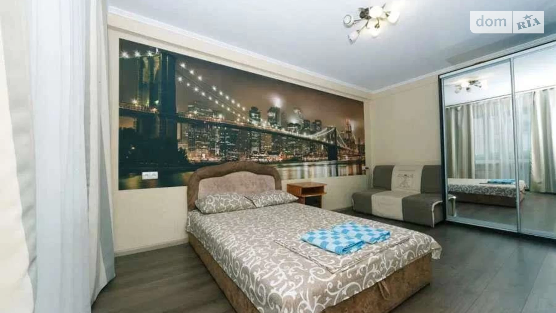 Продается 1-комнатная квартира 30 кв. м в Киеве, ул. Героев Днепра, 25