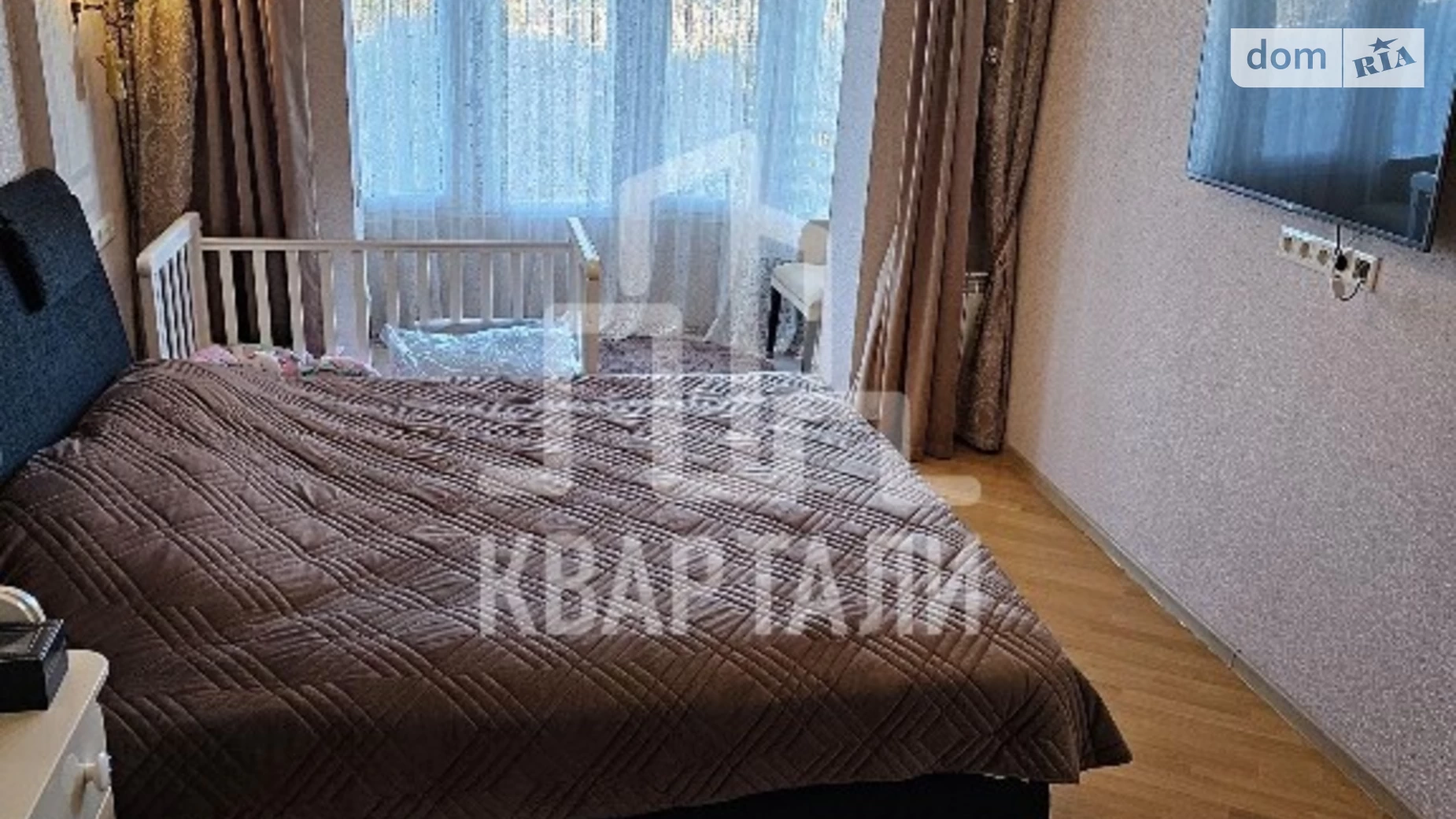 Продається 2-кімнатна квартира 74 кв. м у Києві, вул. Козацька, 112