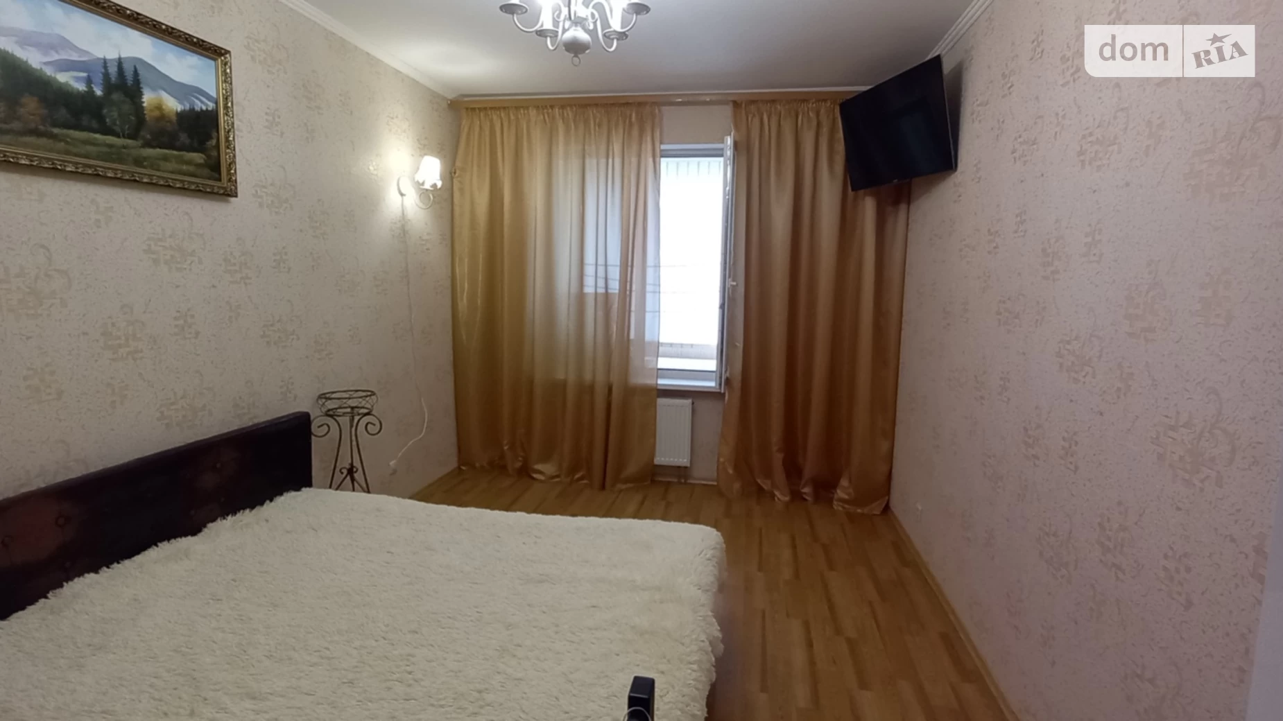 Продается 1-комнатная квартира 43.5 кв. м в Гостомеле, ул. Пушкина, 16Б