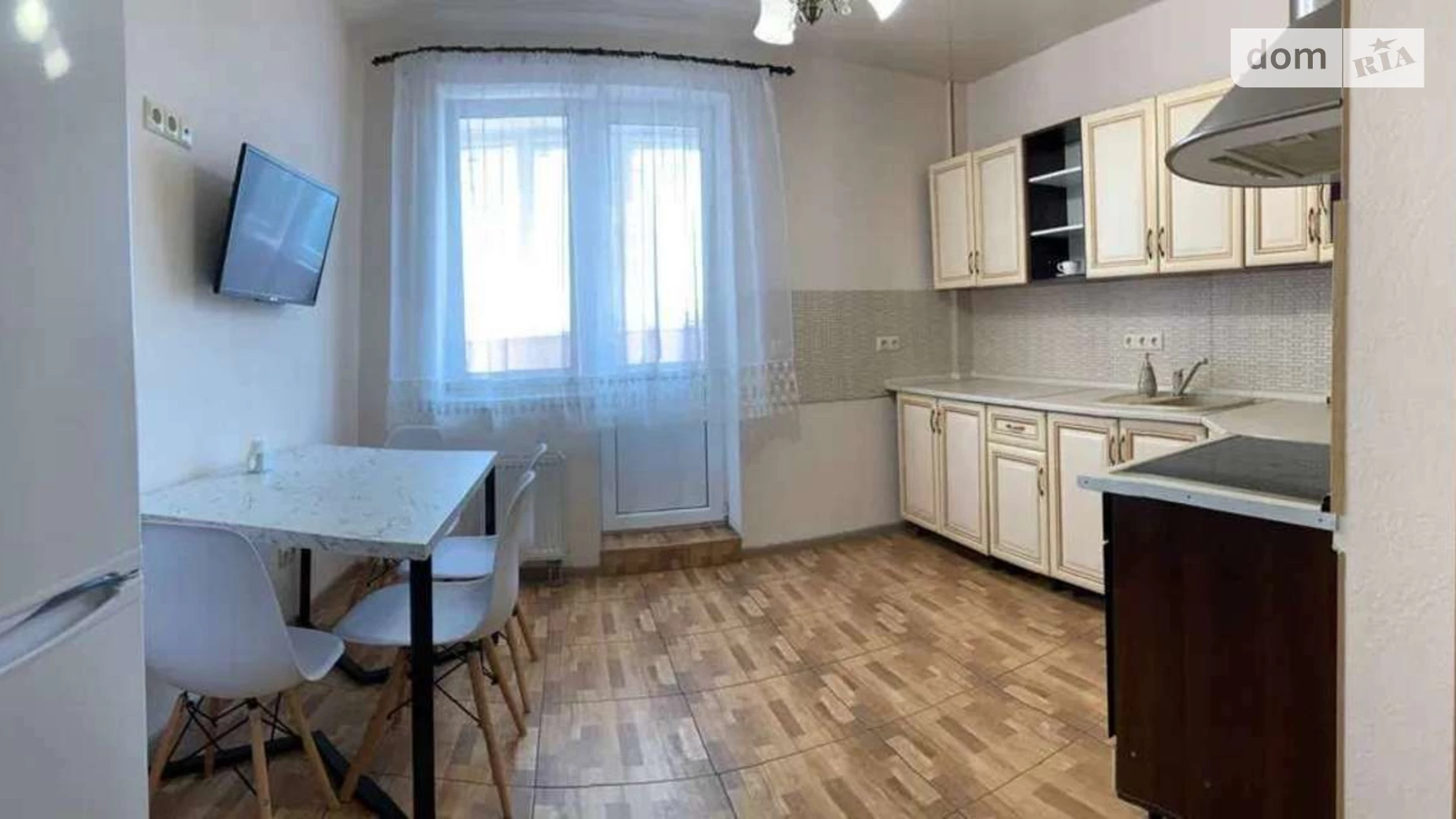 Продается 3-комнатная квартира 92 кв. м в Киеве, пер. Моторный, 9