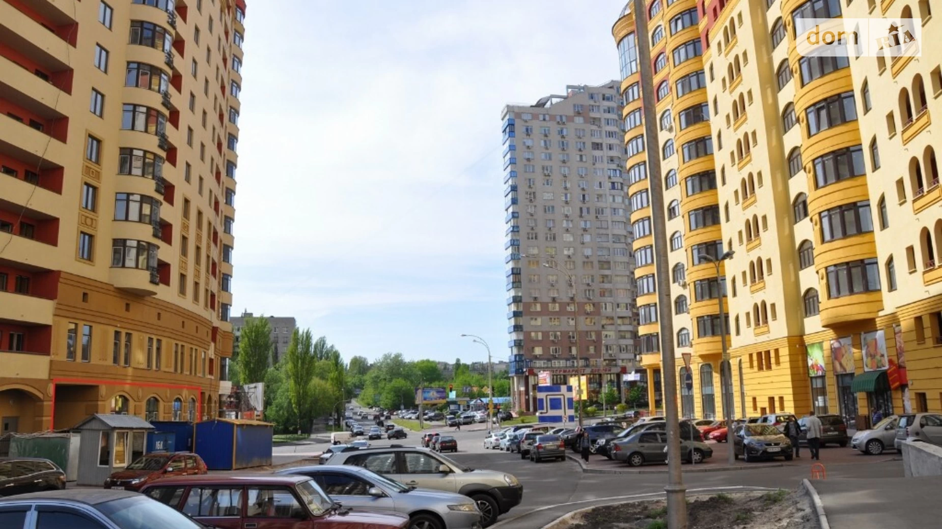 Продається 2-кімнатна квартира 60 кв. м у Києві, вул. Дмитрівська, 75