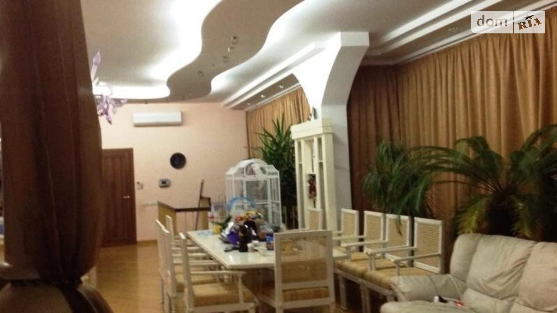 Продается 7-комнатная квартира 327 кв. м в Одессе, плато Гагаринское