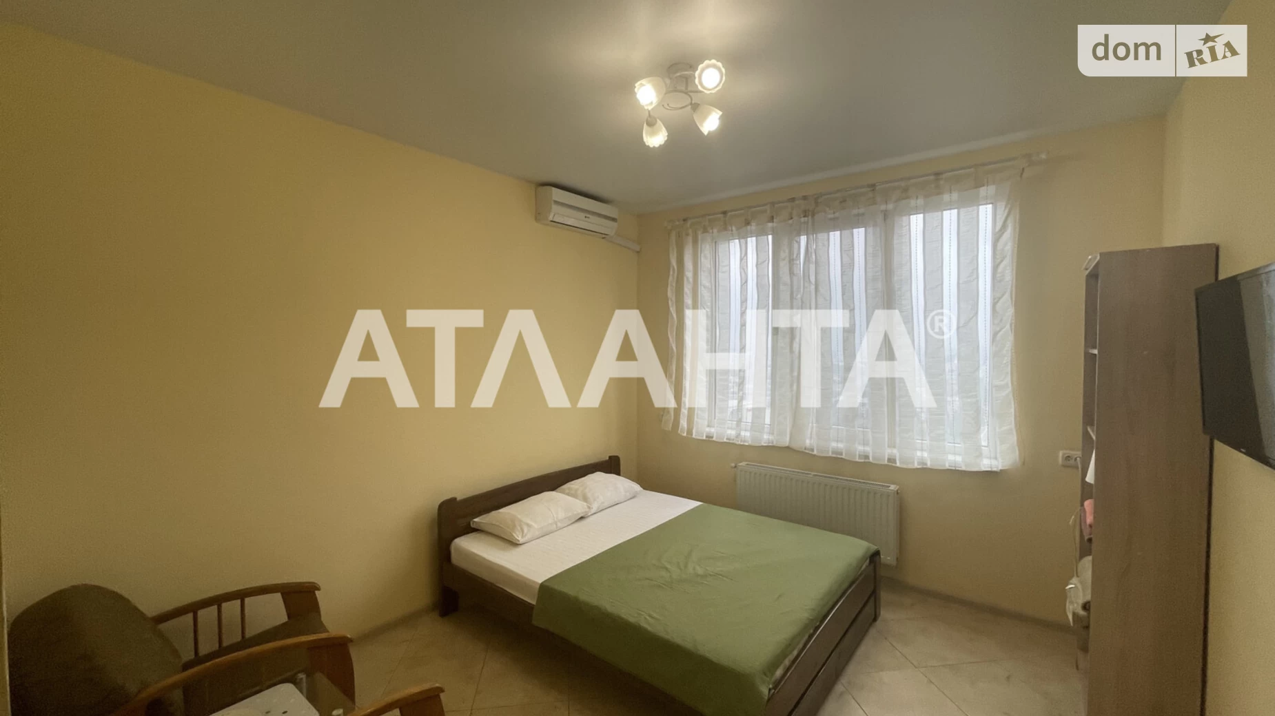 Продается 1-комнатная квартира 40 кв. м в Одессе, ул. Среднефонтанская