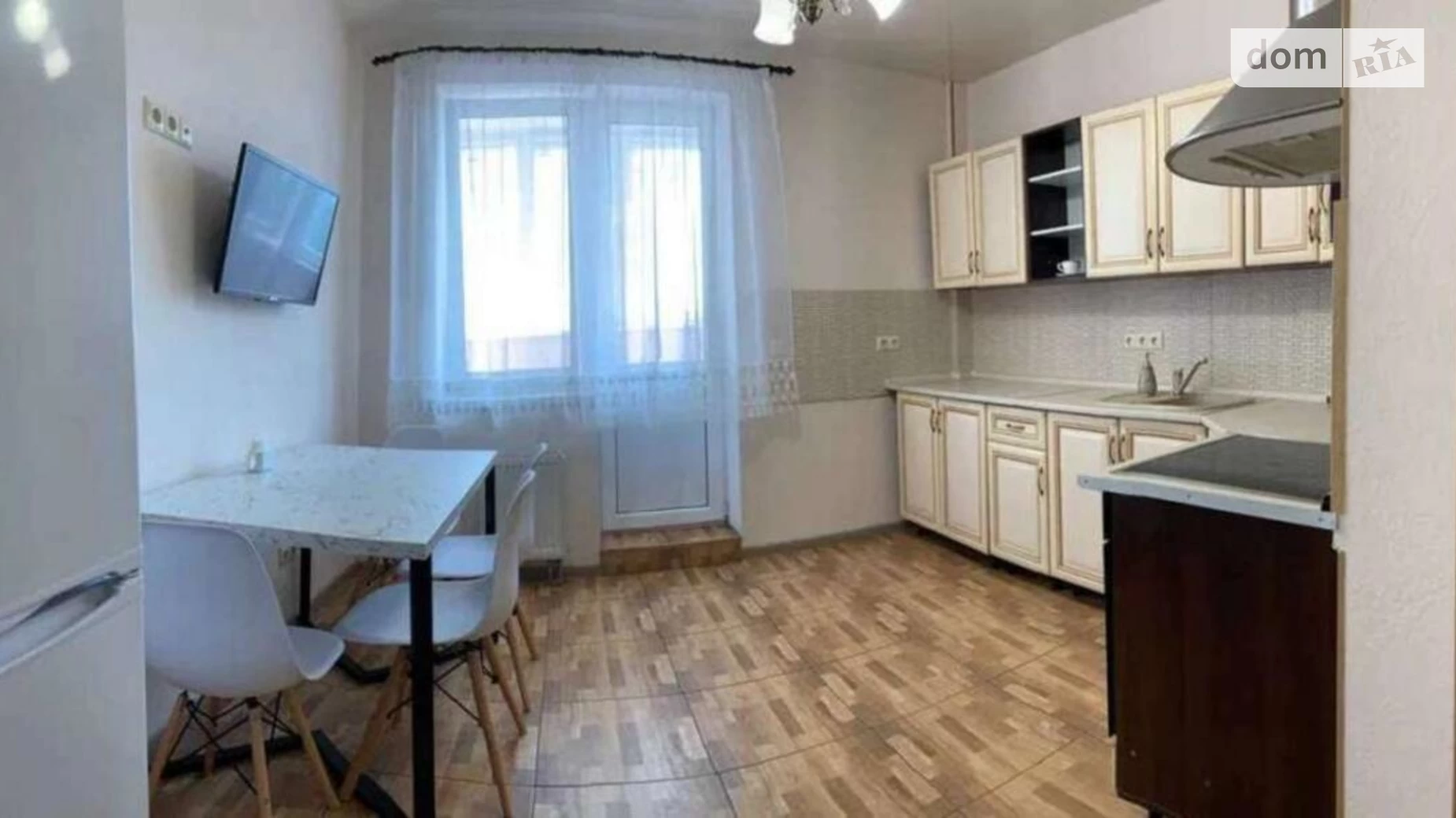 Продается 3-комнатная квартира 92 кв. м в Киеве, ул. Моторная, 9