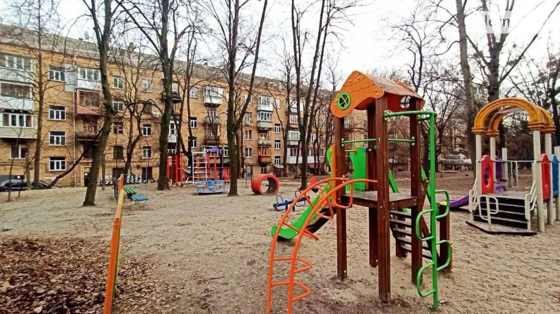 Продается 2-комнатная квартира 54 кв. м в Киеве, ул. Маккейна Джона, 39