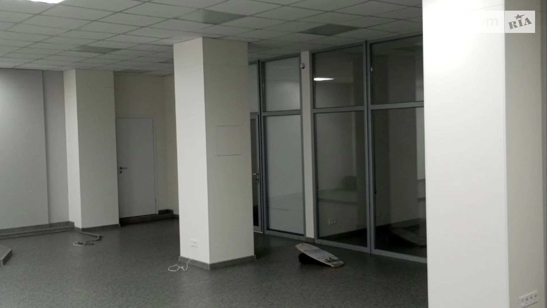 Сдается в аренду офис 430.5 кв. м в бизнес-центре, цена: 77490 грн - фото 5
