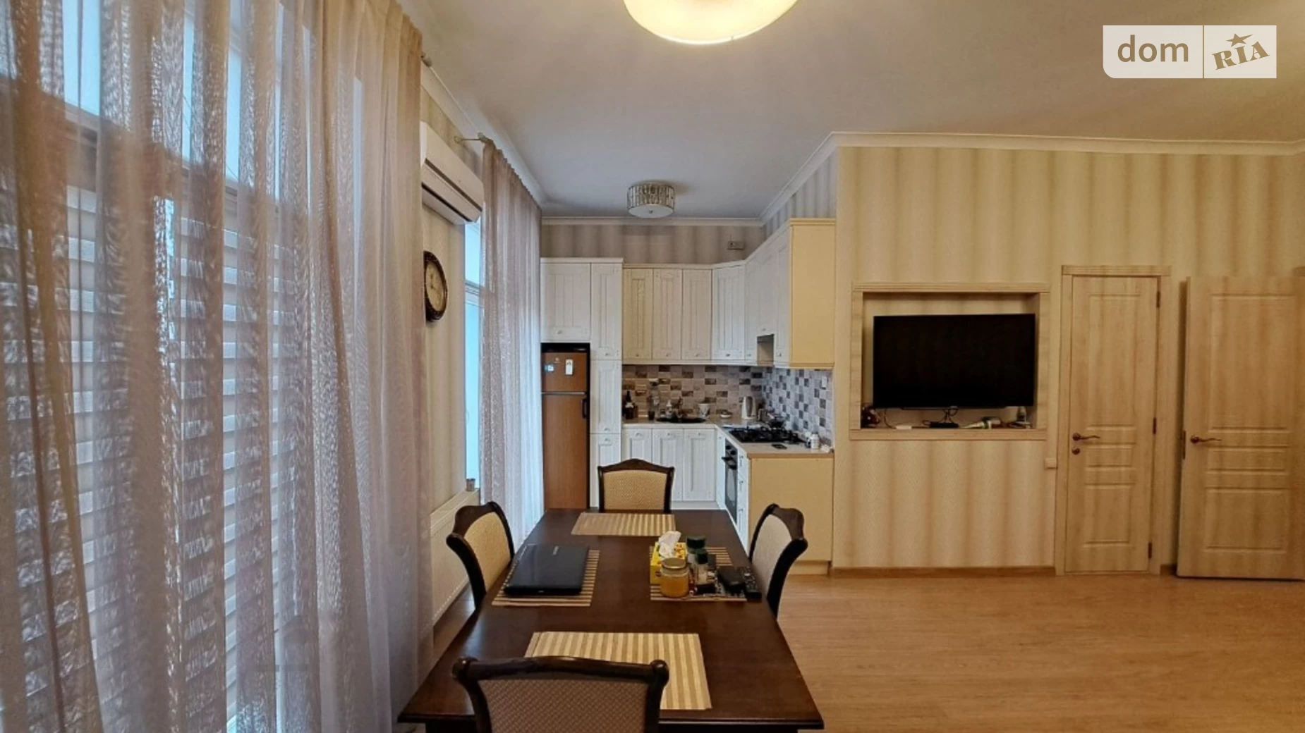 Продается 2-комнатная квартира 64 кв. м в Одессе, ул. Чехова