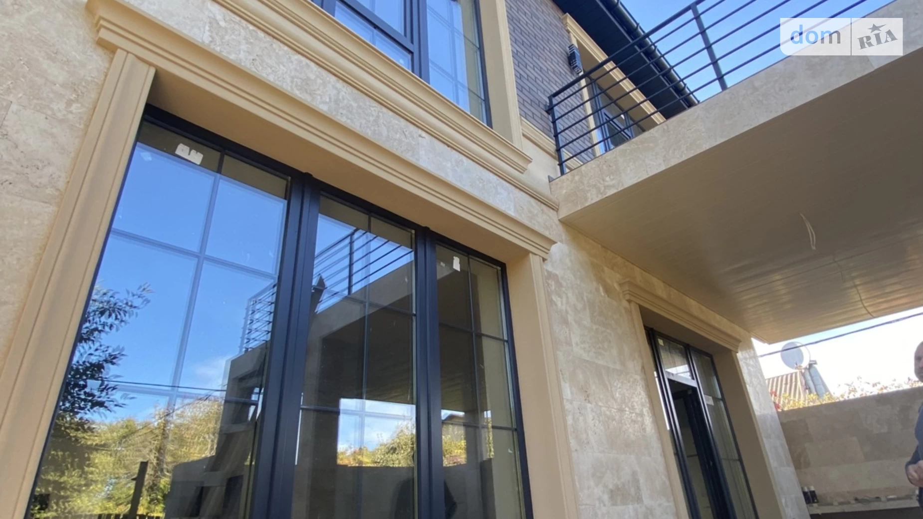 Продается дом на 2 этажа 225 кв. м с камином, цена: 570000 $ - фото 3