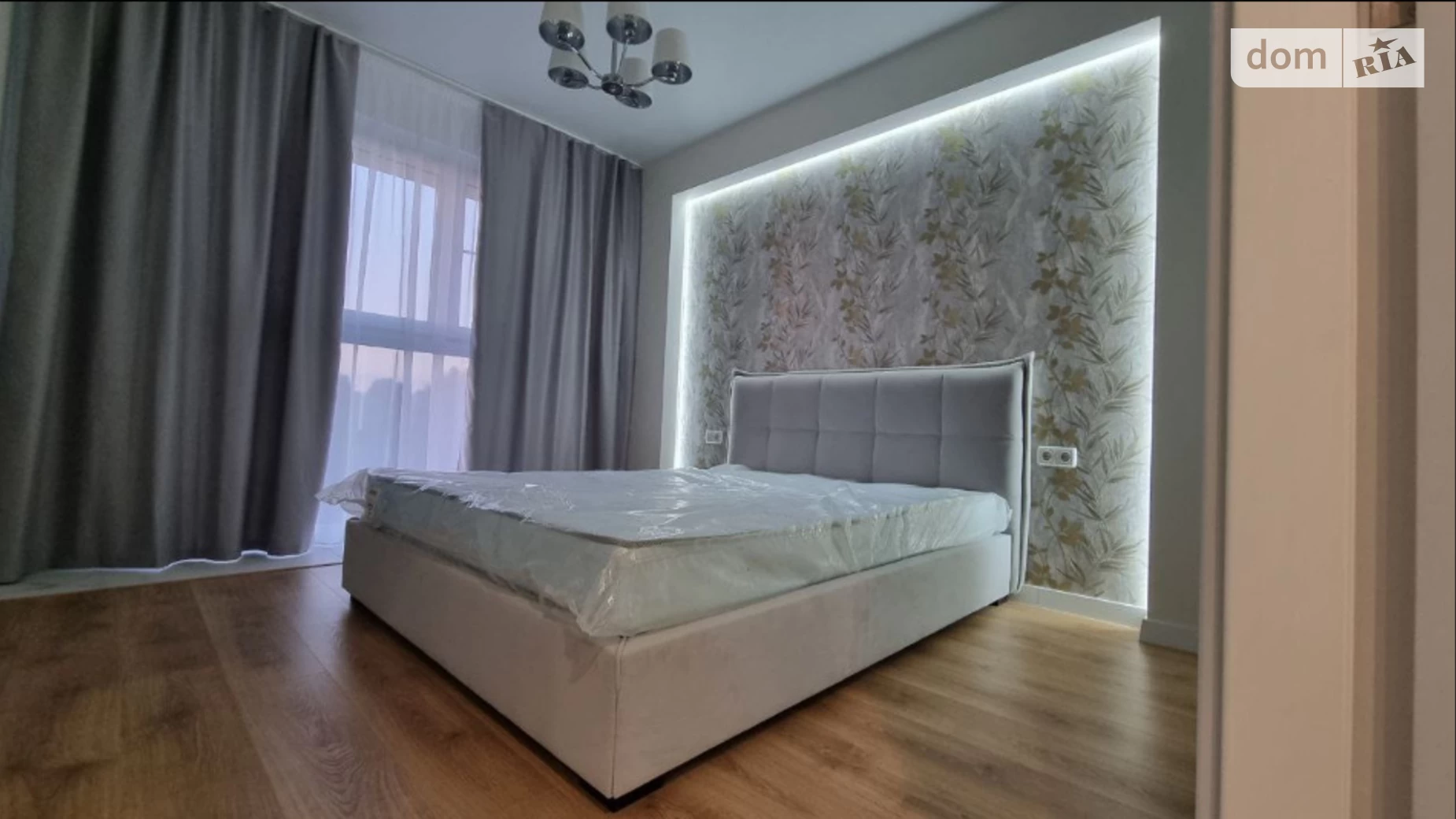 Продается 2-комнатная квартира 62 кв. м в Днепре, ул. Сичеславская