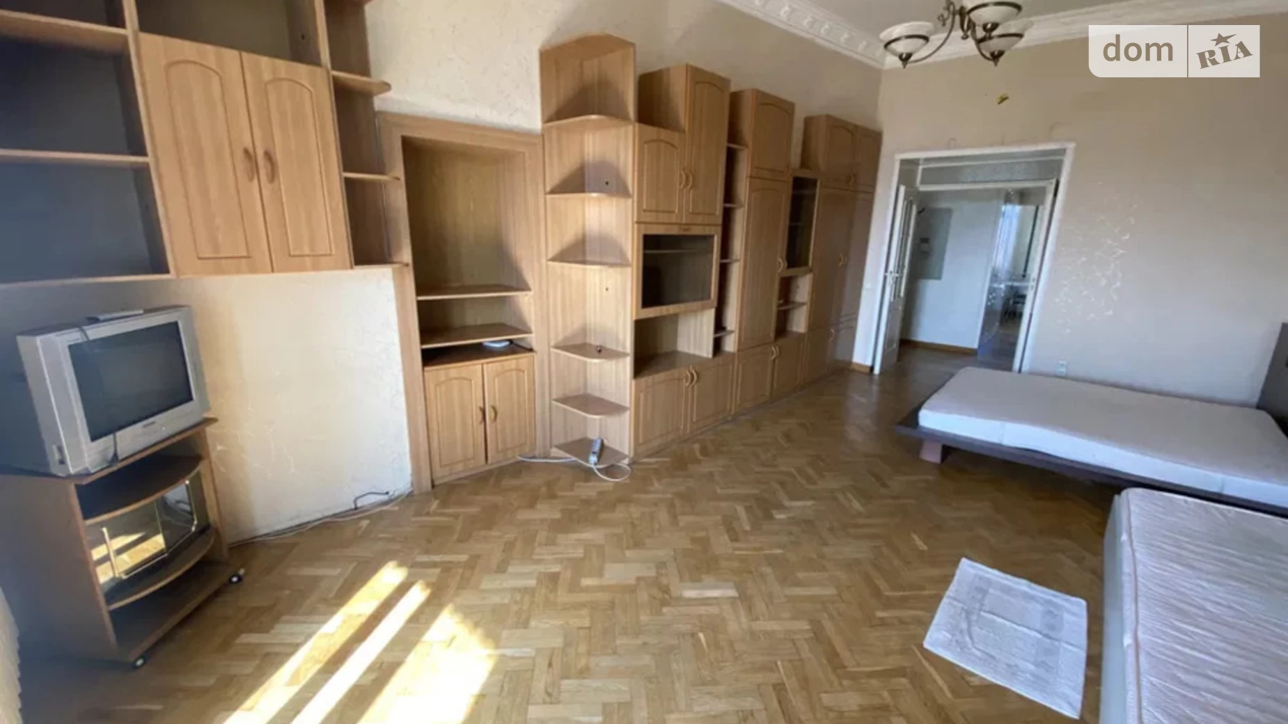 Продается 2-комнатная квартира 64 кв. м в Киеве, ул. Владимирская, 19А