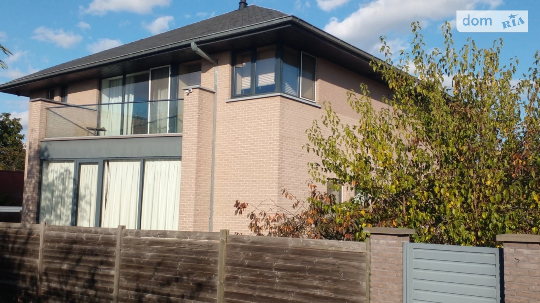 Продается дом на 3 этажа 350 кв. м с балконом, цена: 450000 $ - фото 2