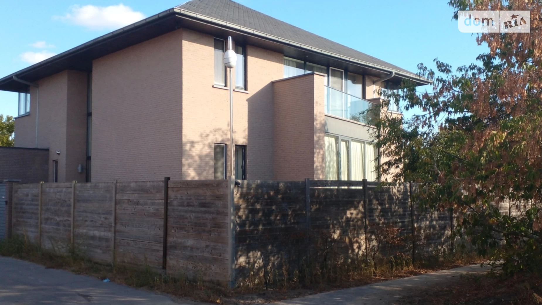 Продается дом на 3 этажа 350 кв. м с верандой, цена: 490000 $ - фото 2