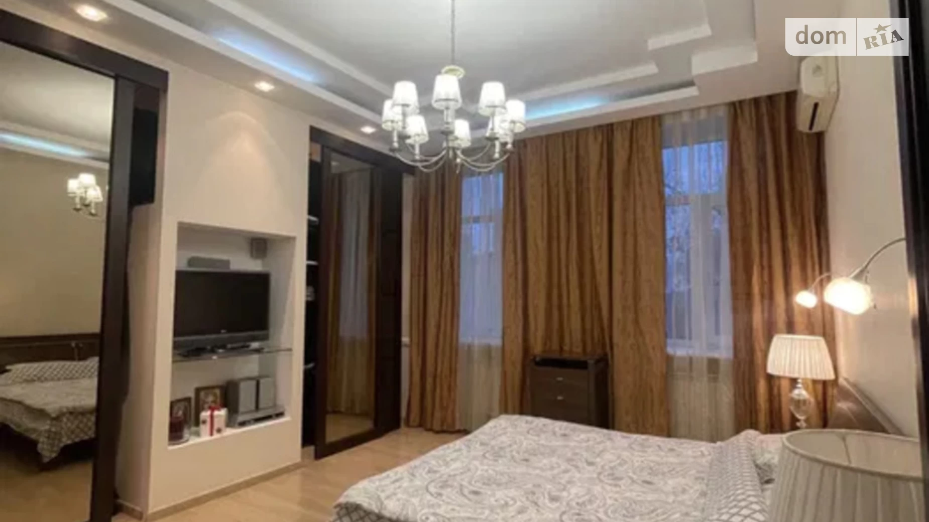 Продается 3-комнатная квартира 102 кв. м в Киеве, ул. Юрия Ильенко, 32