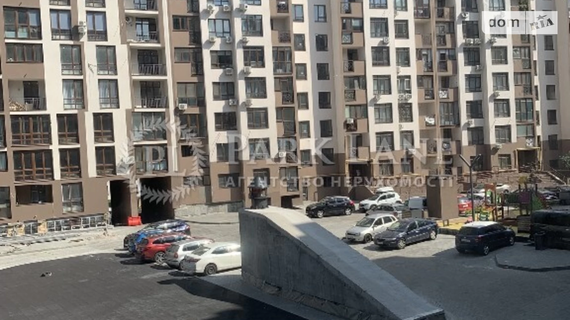 Продается 3-комнатная квартира 81 кв. м в Киеве, ул. Глубочицкая, 13