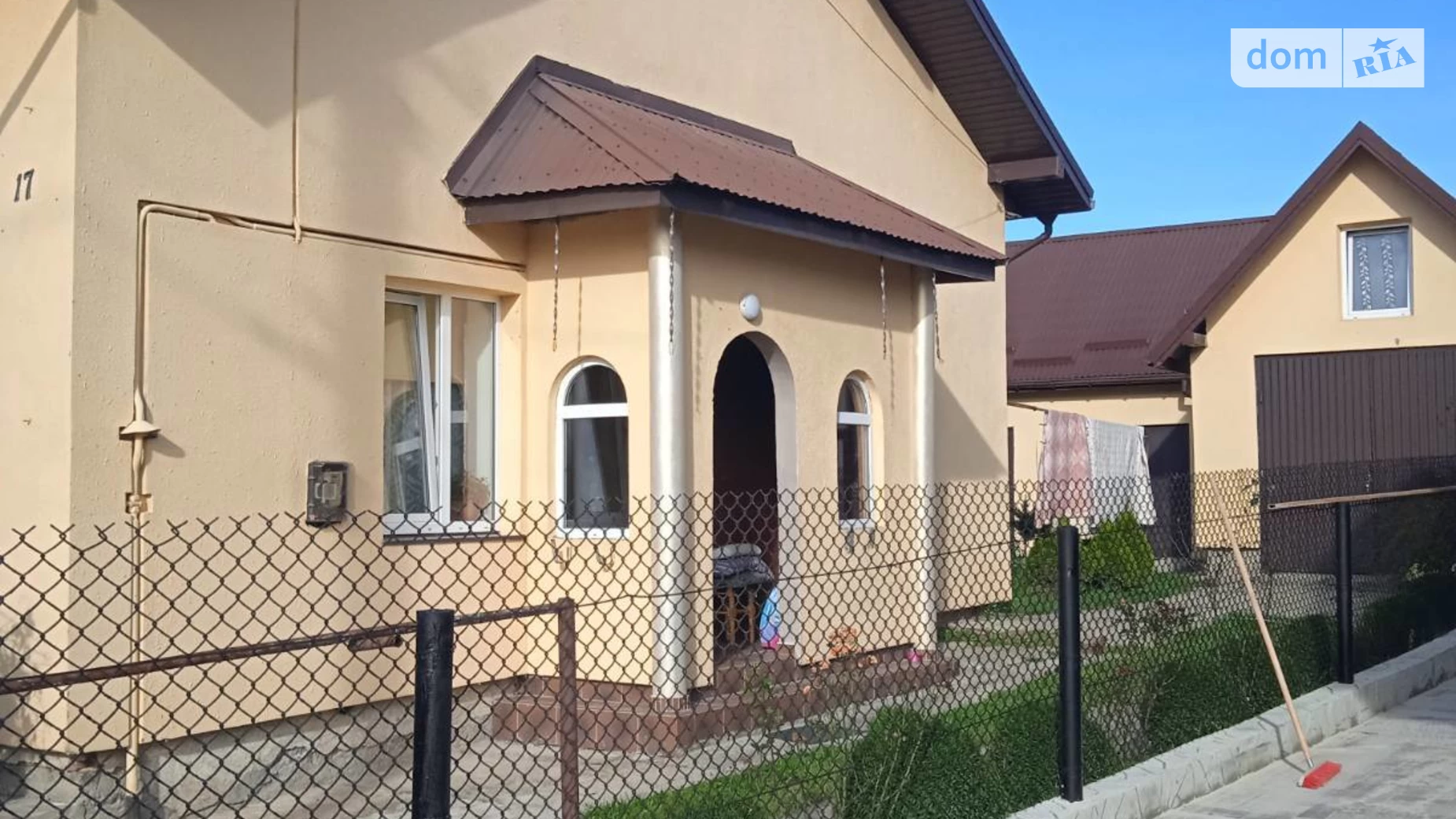 Продается дом на 2 этажа 120 кв. м с бассейном, Заводська
