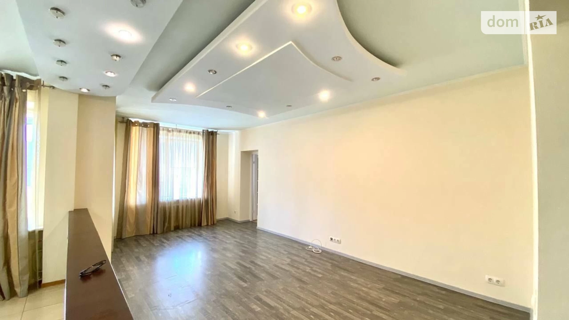 Продается 3-комнатная квартира 103 кв. м в Киеве, ул. Анны Ахматовой