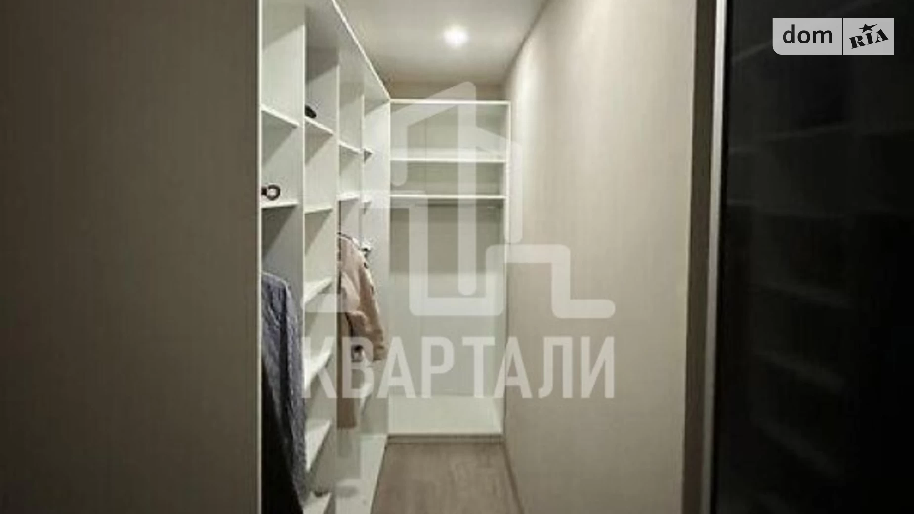 Продается 1-комнатная квартира 46 кв. м в Киеве, пл. Соломянская, 20В