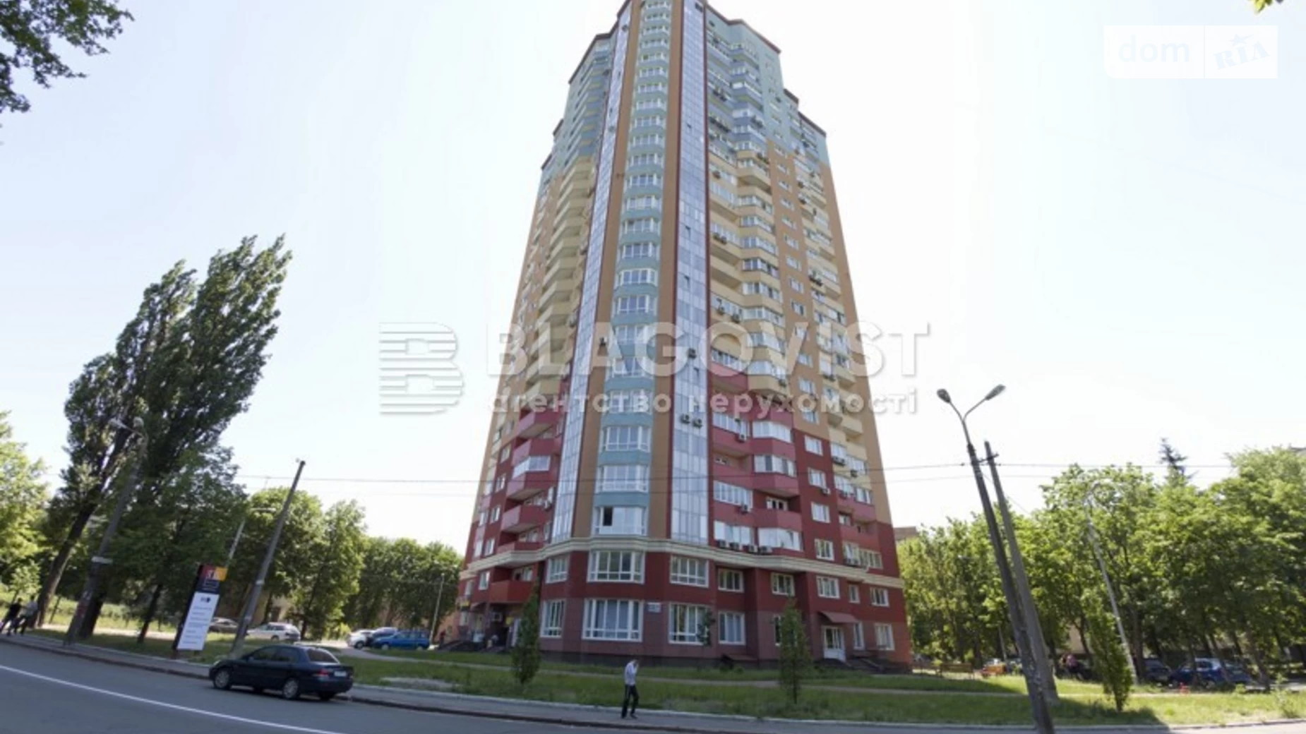 Продается 3-комнатная квартира 117 кв. м в Киеве, ул. Героев Обороны, 10А