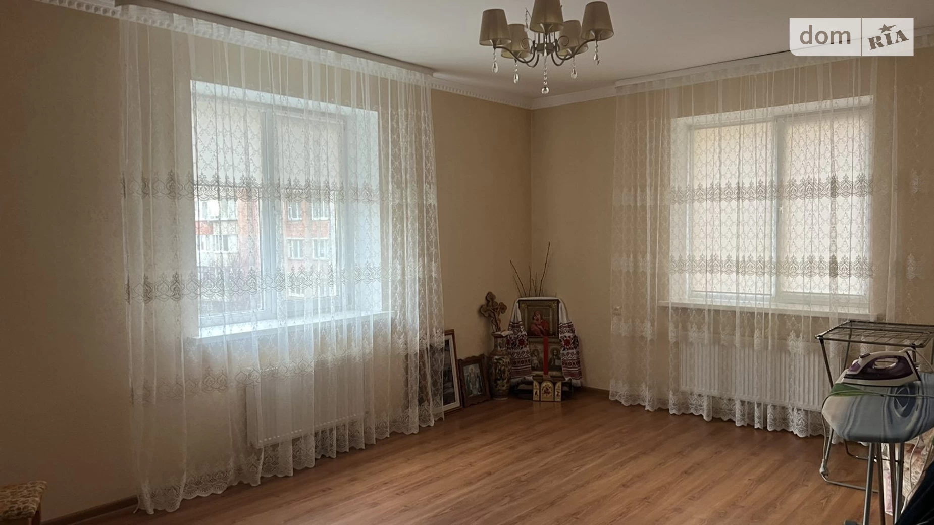 Продается 2-комнатная квартира 79.1 кв. м в Ровно, ул. Коновальца Евгения