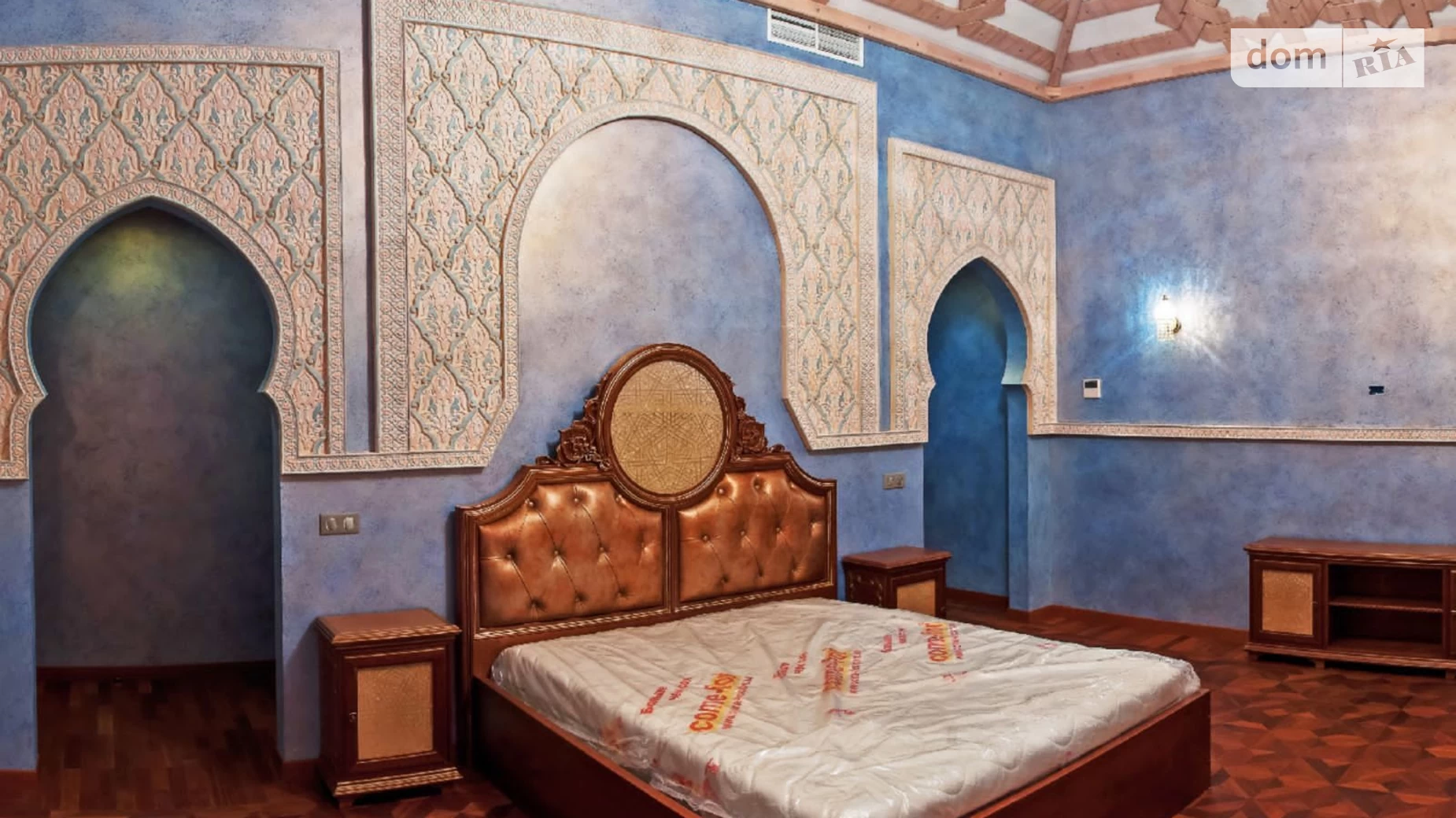 Сдается в аренду дом на 3 этажа 680 кв. м с мебелью, цена: 7900 $ - фото 5