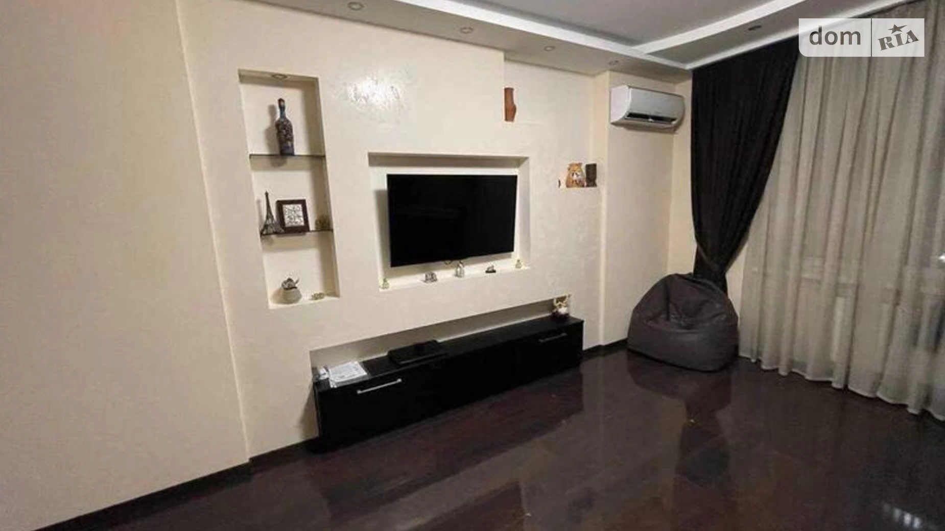 Продается 3-комнатная квартира 103 кв. м в Киеве, ул. Драгоманова, 4А