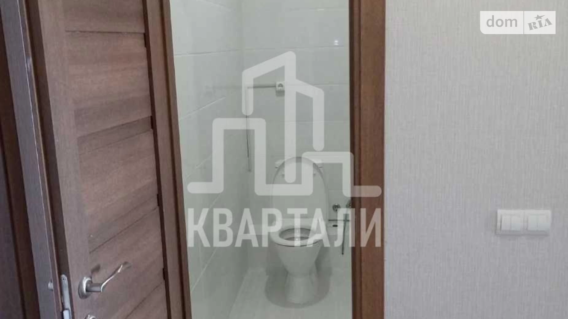 Продается 1-комнатная квартира 52 кв. м в Киеве, ул. Ревуцкого, 54В