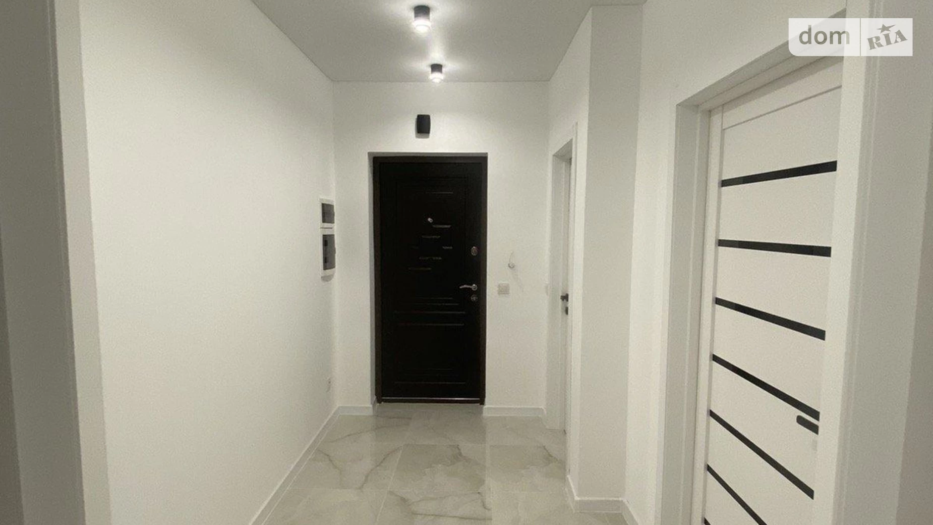 Продается 2-комнатная квартира 58 кв. м в Ивано-Франковске, ул. Вячеслава Черновола, 155