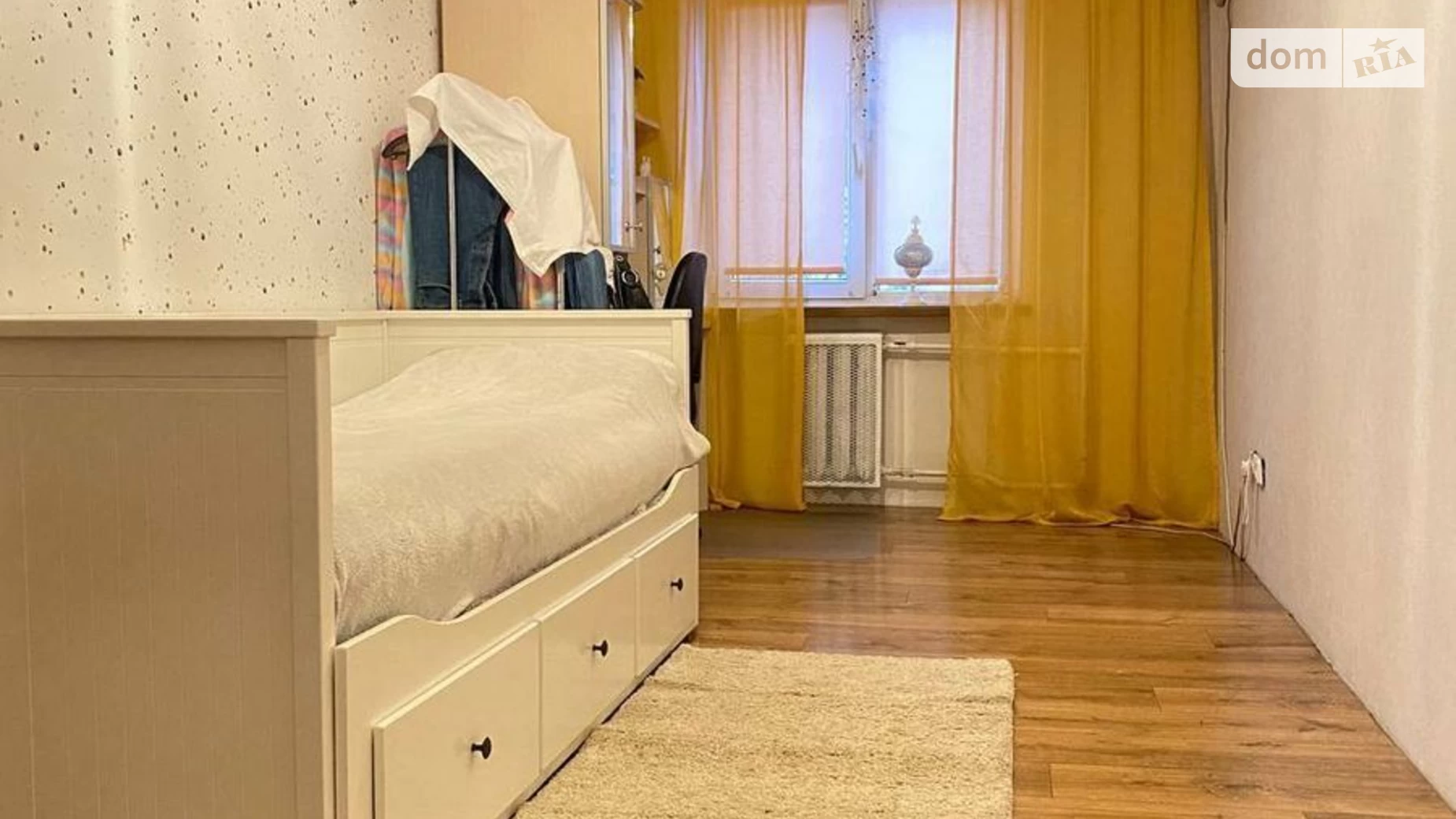 Продается 3-комнатная квартира 58 кв. м в Киеве, ул. Юрковская