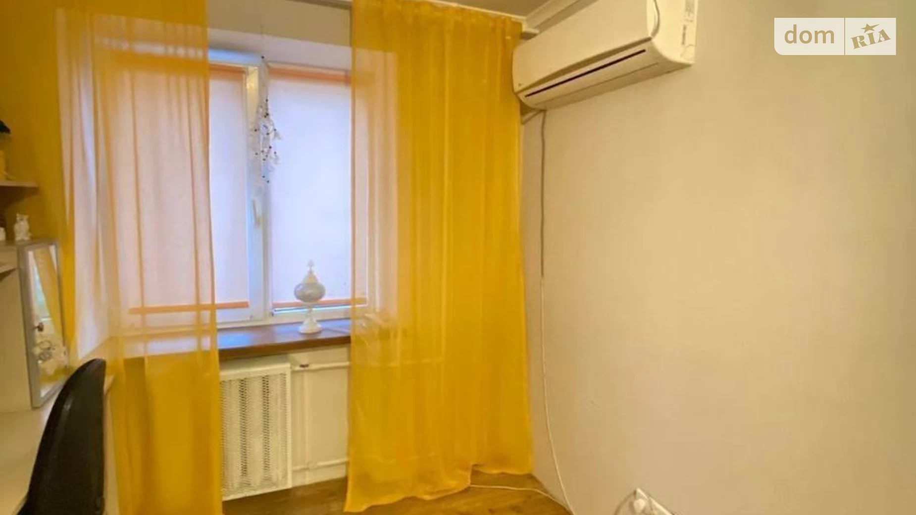 Продается 3-комнатная квартира 58 кв. м в Киеве, ул. Юрковская