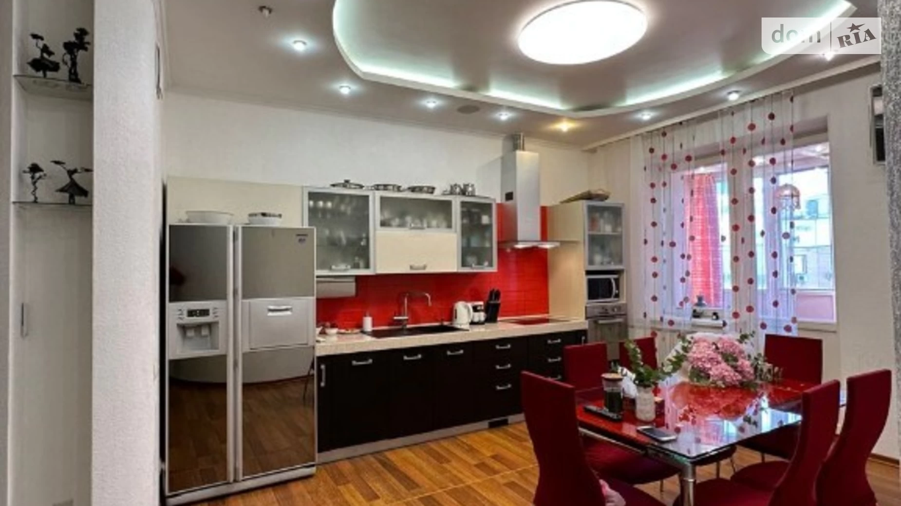 Продается 4-комнатная квартира 155 кв. м в Киеве, просп. Владимира Ивасюка, 6 корпус 1