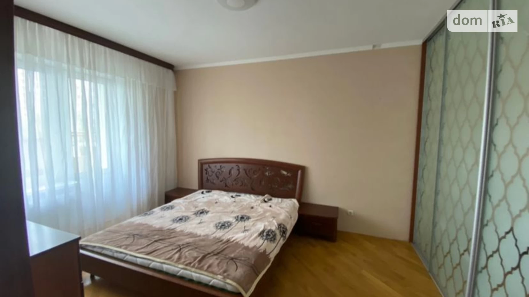Продается 2-комнатная квартира 75 кв. м в Киеве, ул. Анны Ахматовой, 35