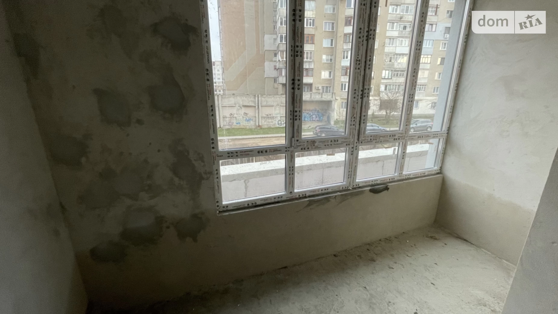 Продается 2-комнатная квартира 68.5 кв. м в Ивано-Франковске, ул. Молодежная