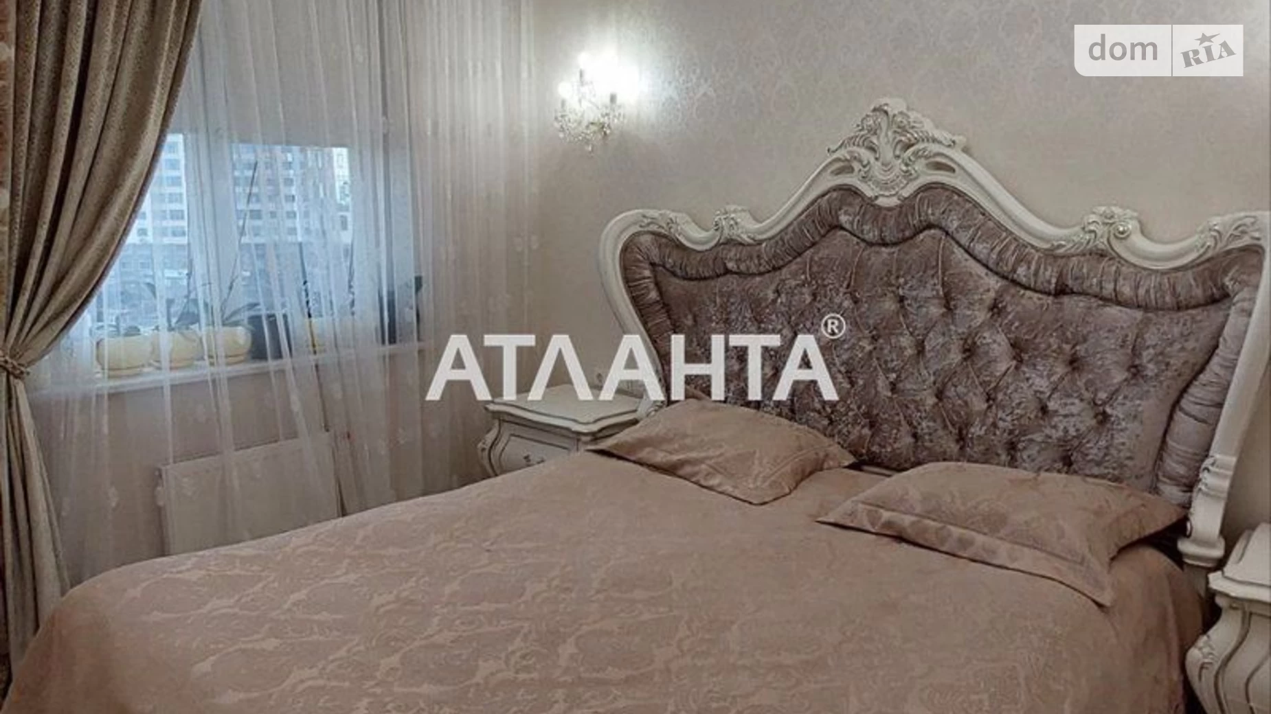 Продается 3-комнатная квартира 82 кв. м в Одессе, ул. Жемчужная, 5А