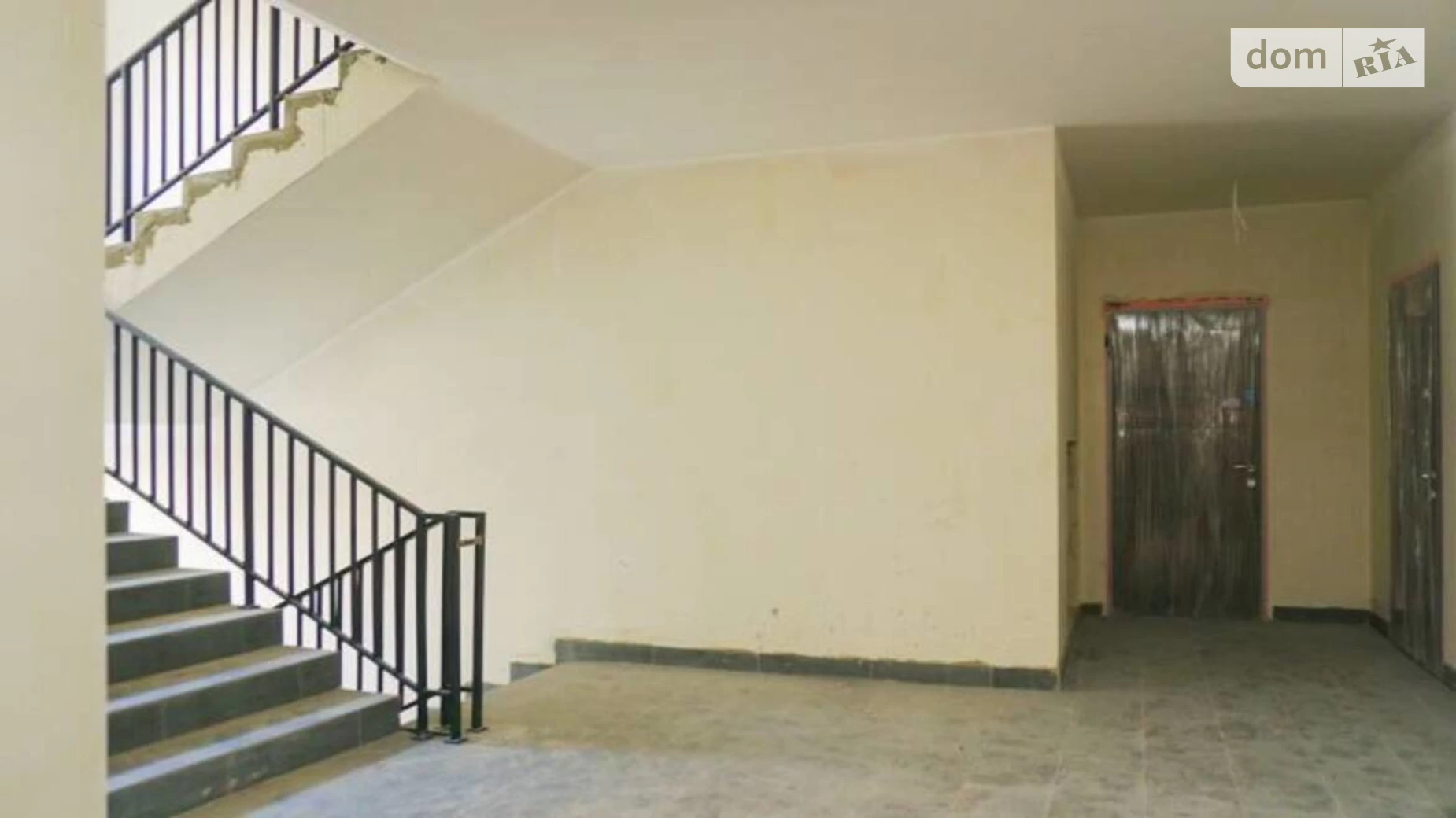 Продається 1-кімнатна квартира 52 кв. м у Львові, вул. Хмельницького Богдана
