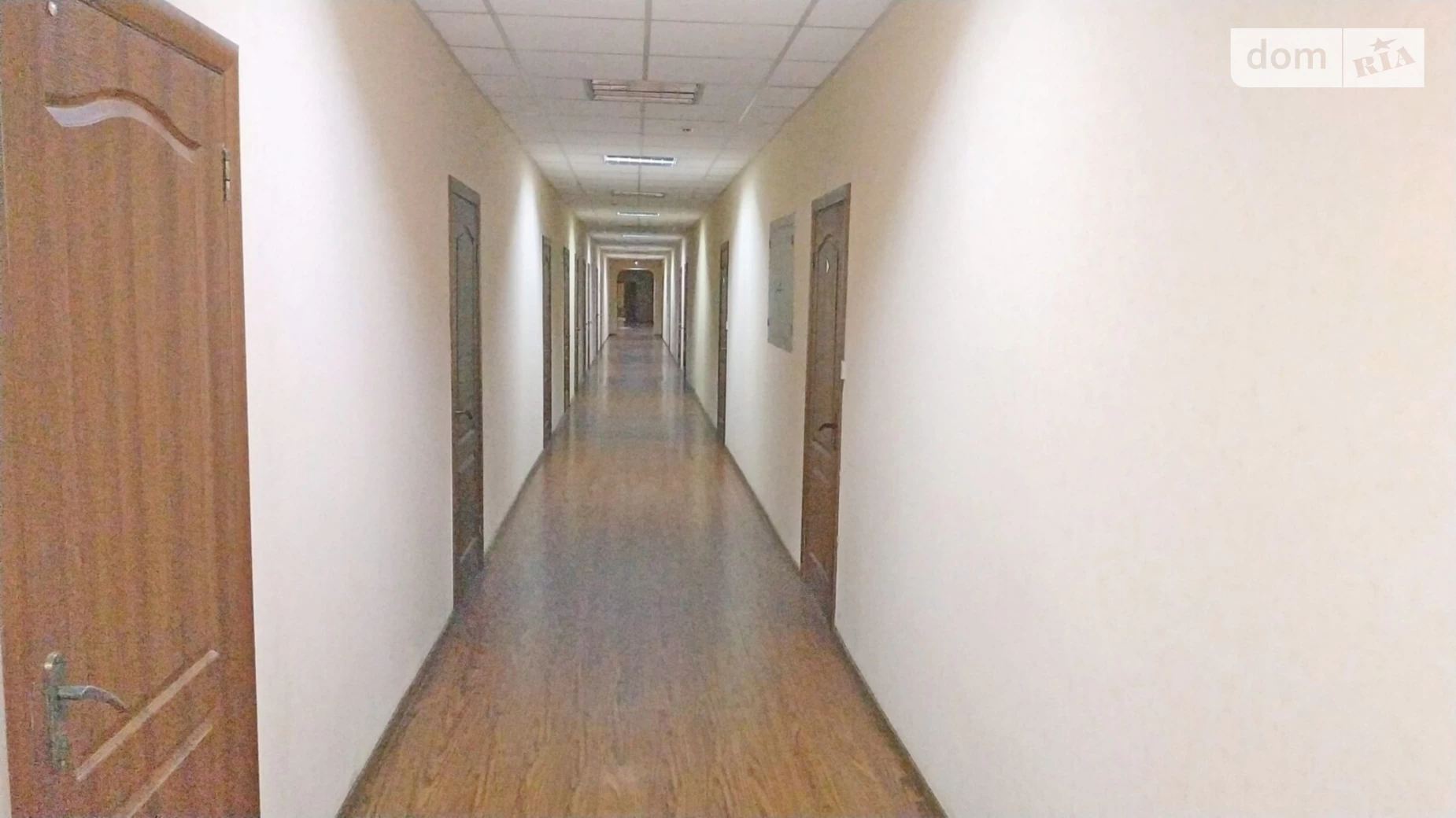 Сдается в аренду офис 21 кв. м в бизнес-центре, цена: 15000 грн - фото 2