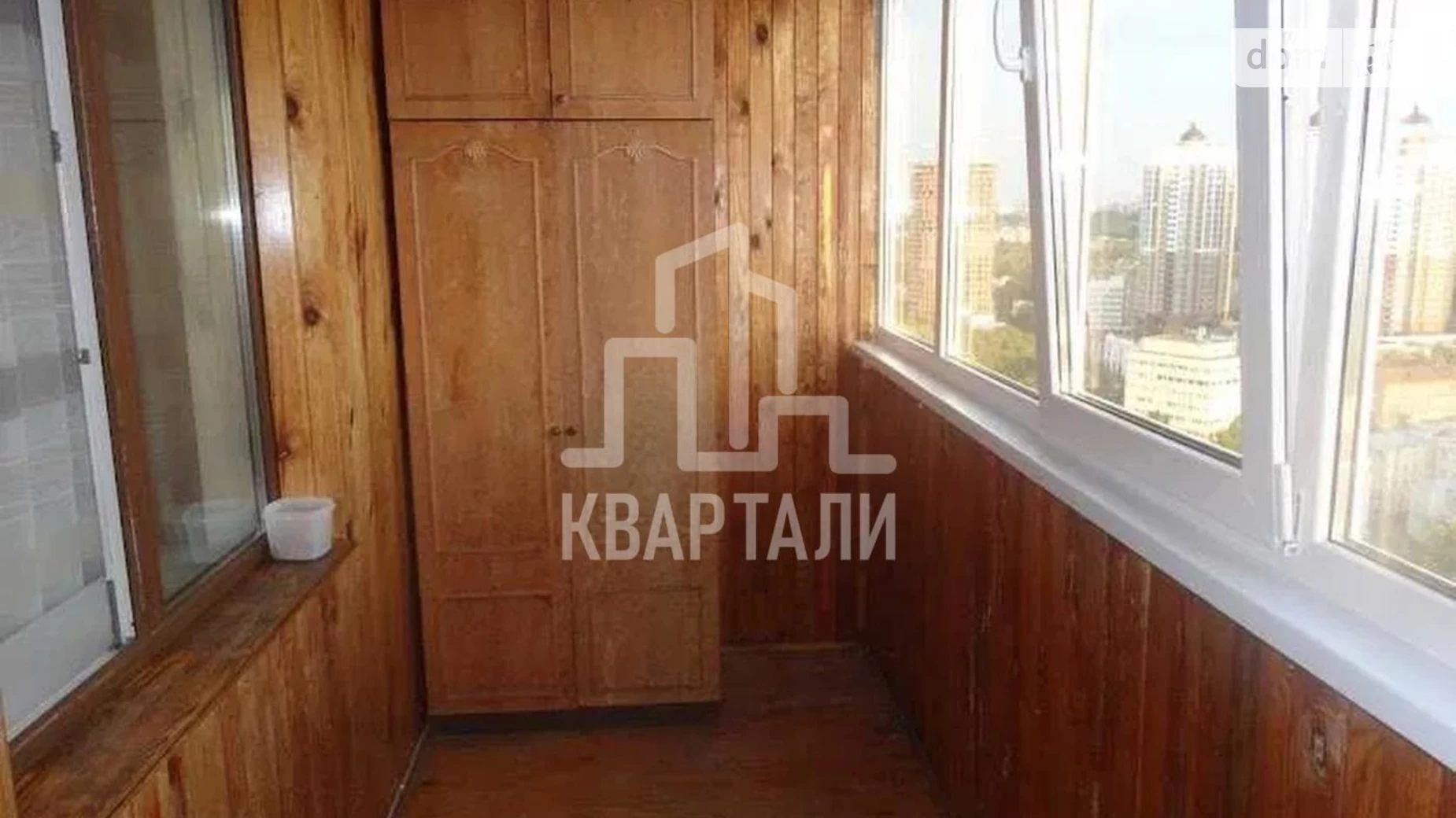 Продается 2-комнатная квартира 56 кв. м в Киеве, ул. Подгорная, 12