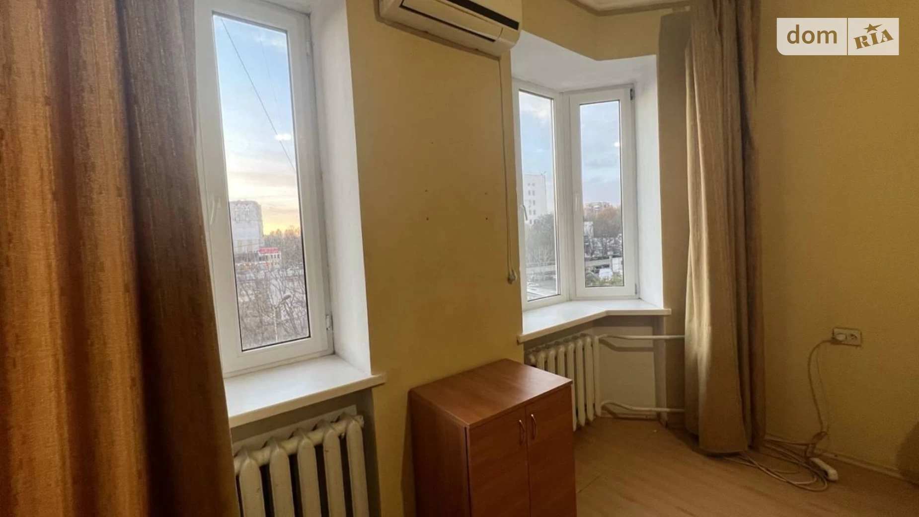 Продается 1-комнатная квартира 43.3 кв. м в Одессе, ул. Тополевая