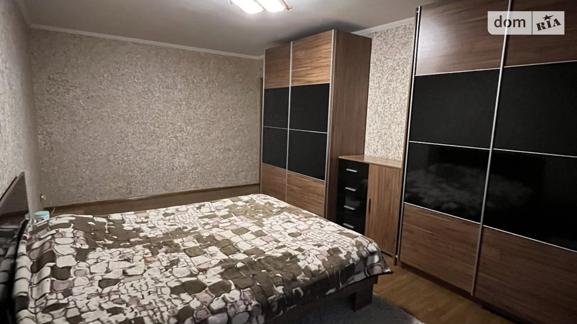 Продается 3-комнатная квартира 72 кв. м в Ужгороде, ул. Андрея Палая