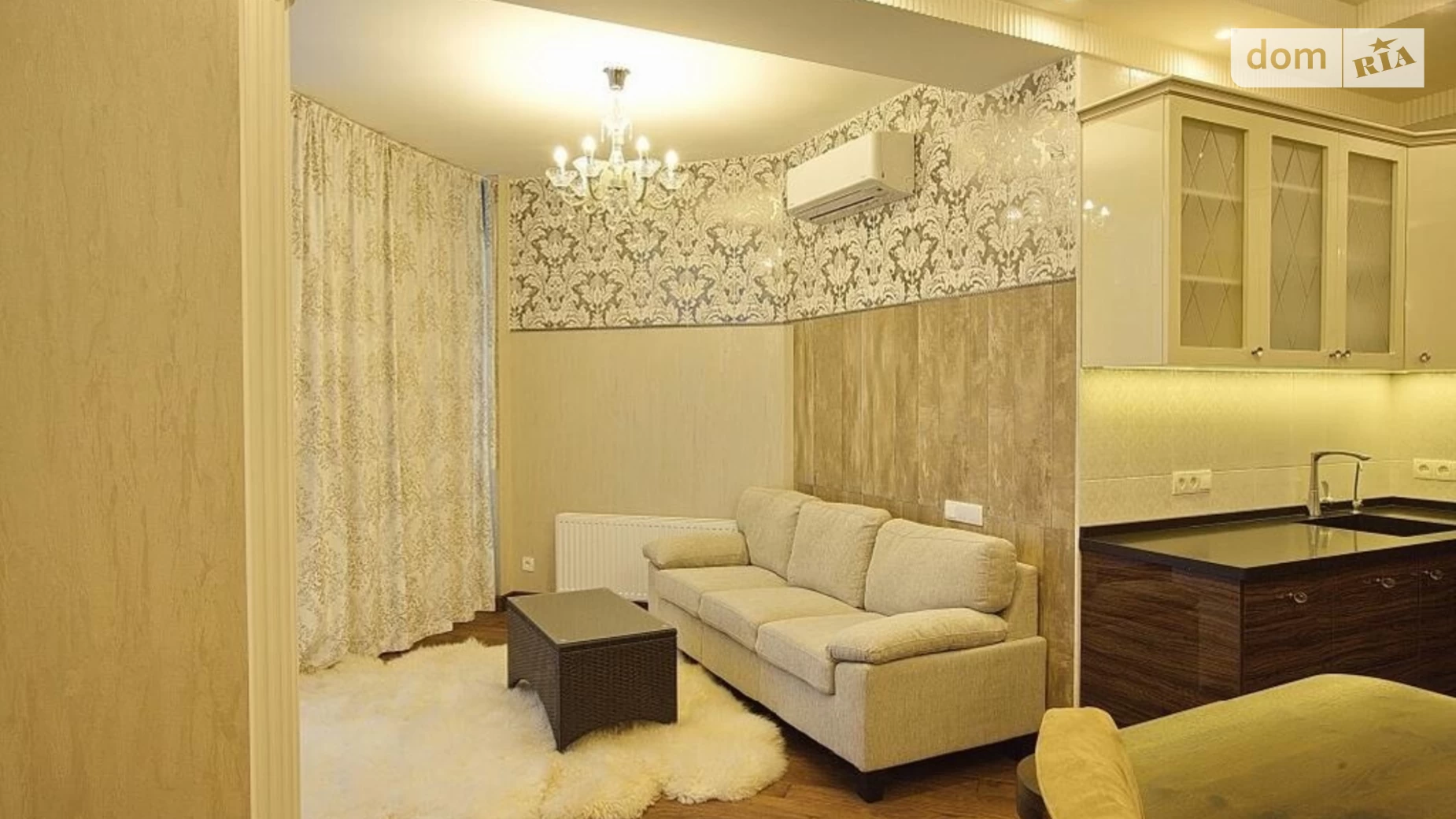 Продается 3-комнатная квартира 105 кв. м в Киеве, ул. Глубочицкая, 32А