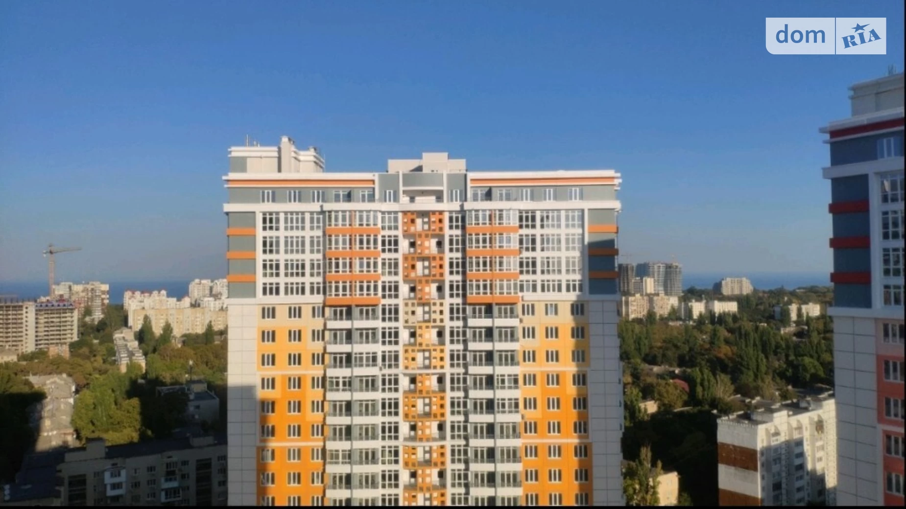 Продається 3-кімнатна квартира 103 кв. м у Одесі, просп. Гагаріна, 19