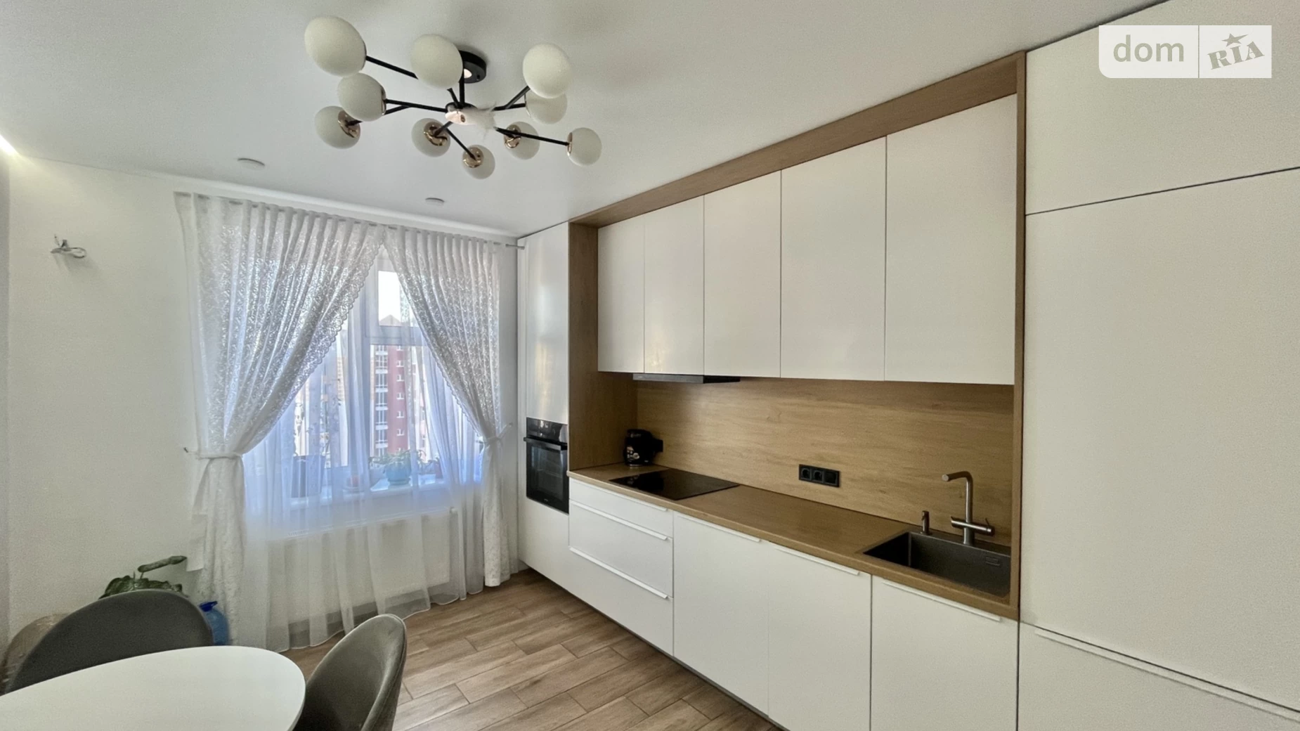 Продается 3-комнатная квартира 126 кв. м в Хмельницком, ул. Озерная