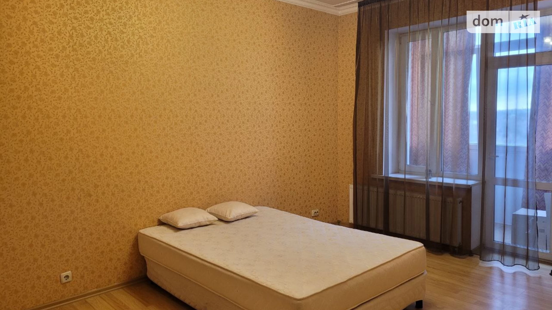 Продається 2-кімнатна квартира 78 кв. м у Харкові, вул. Академіка Барабашова, 32