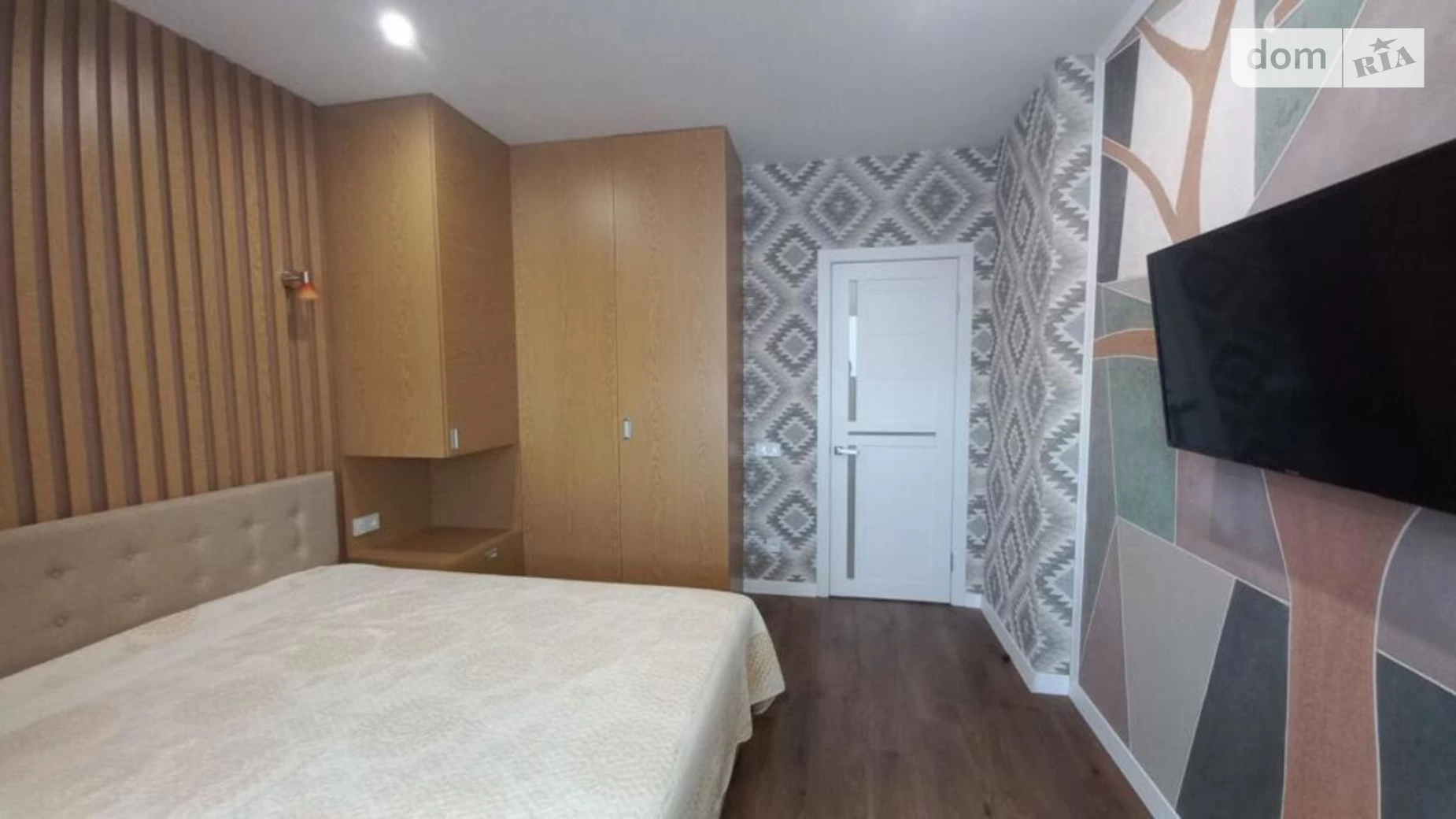 Продается 1-комнатная квартира 43 кв. м в Киеве, ул. Семьи Кульженков, 31А