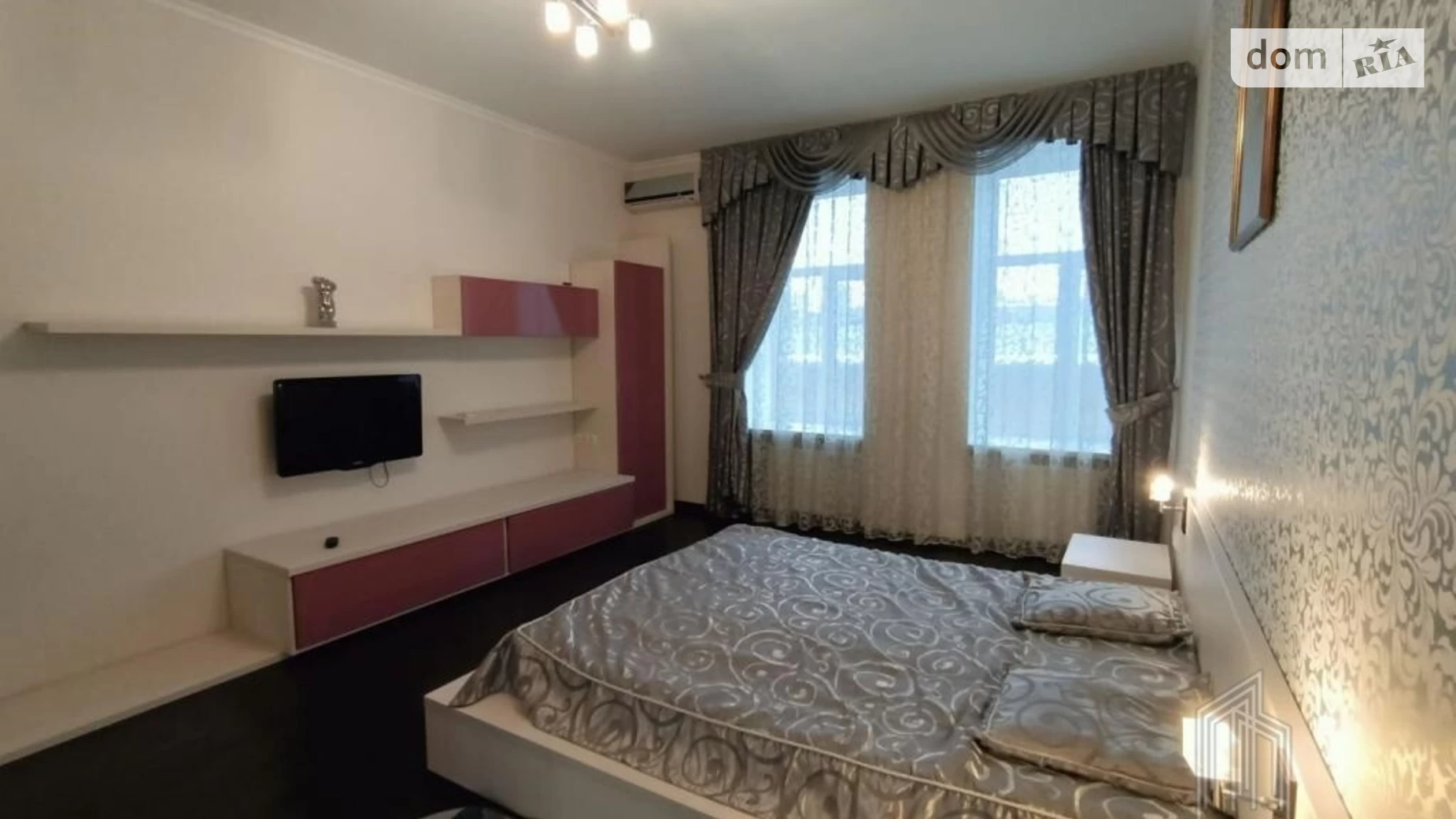 Продается 2-комнатная квартира 85.6 кв. м в Киеве, ул. Антоновича(Горького), 48Б