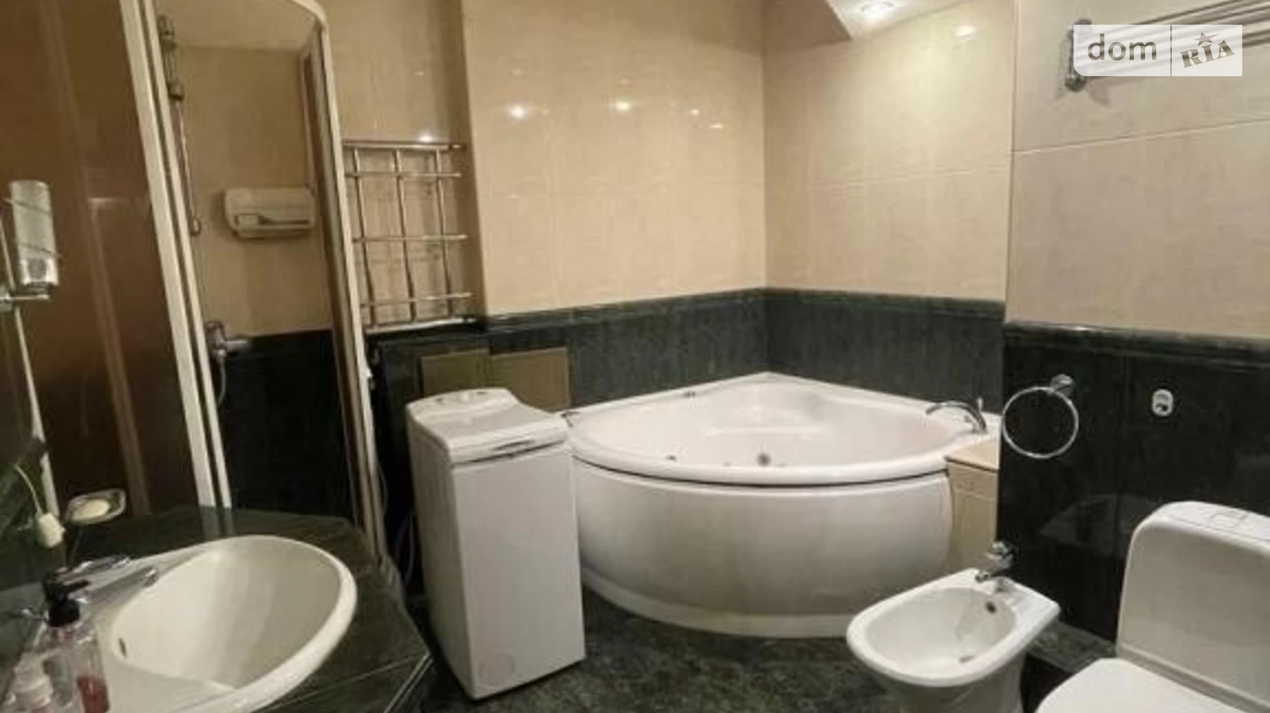 Продается 3-комнатная квартира 118 кв. м в Киеве, просп. Петра Григоренко, 36А