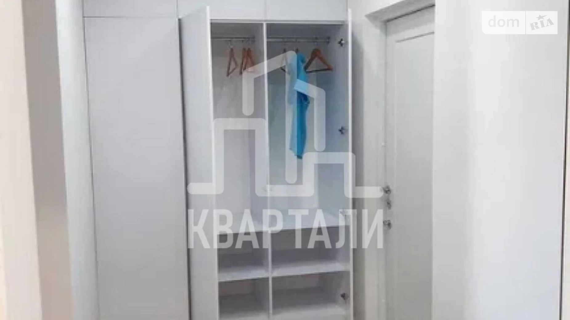 Продается 1-комнатная квартира 42 кв. м в Киеве, ул. Михаила Донца, 2Б