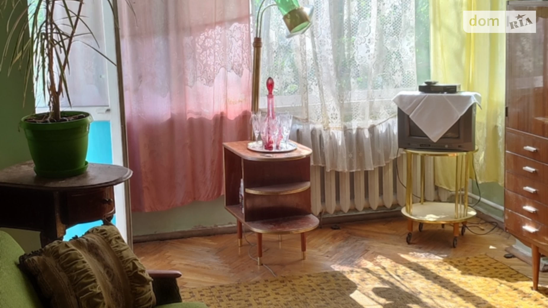 Продается 3-комнатная квартира 58 кв. м в Киеве, ул. Соломенская, 10