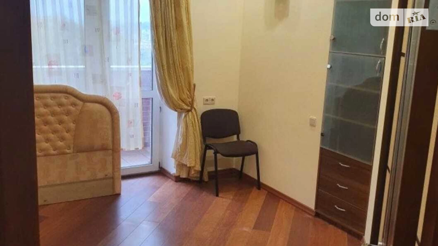 Продается 3-комнатная квартира 100 кв. м в Киеве, ул. Коновальца Евгения, 32В