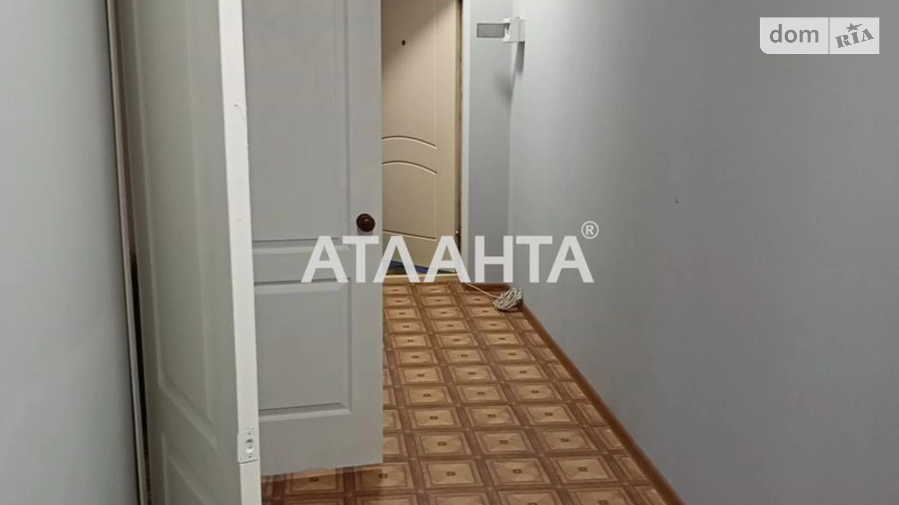 Продається 2-кімнатна квартира 76.5 кв. м у Одесі, вул. Старицького